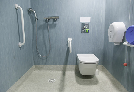 Installation obligatoire d’une douche italienne ou sans ressaut